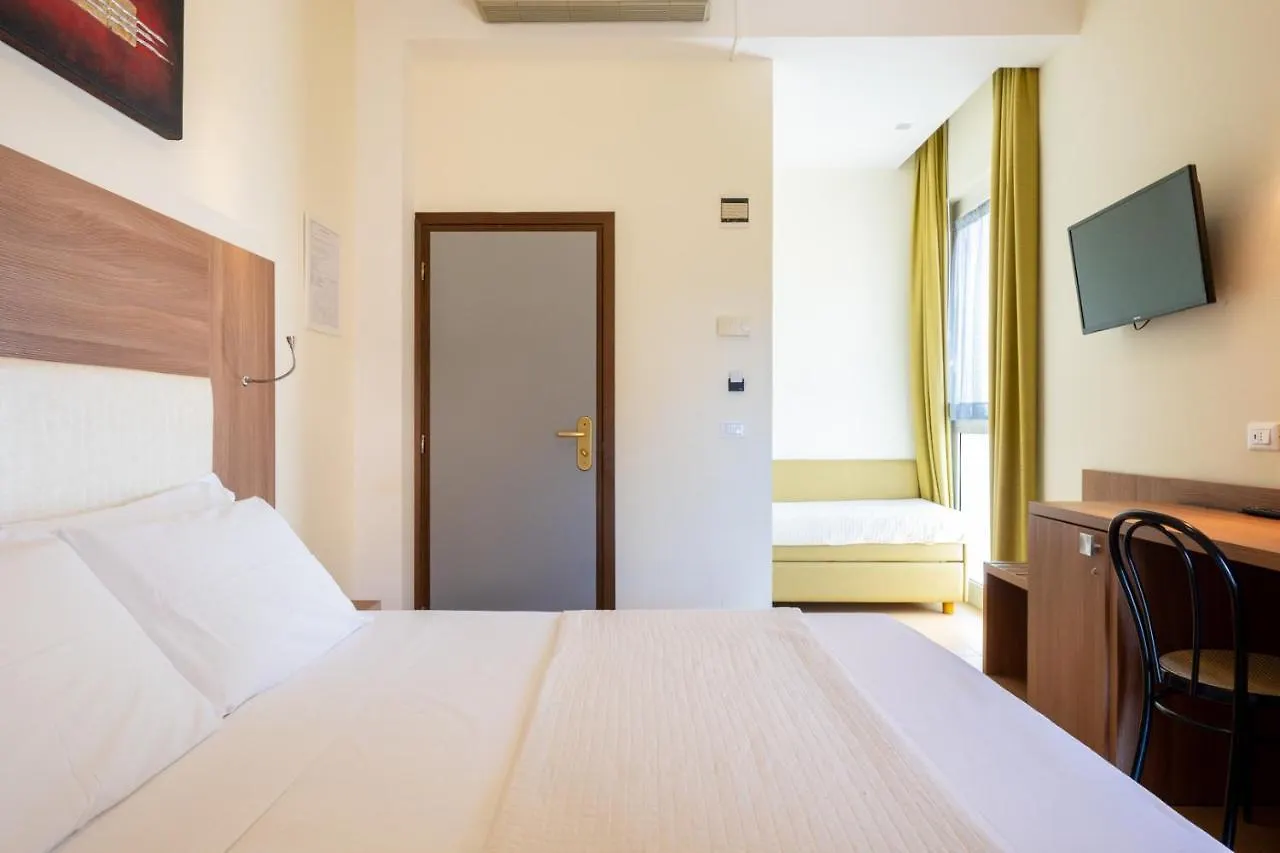 Hotel City ريميني