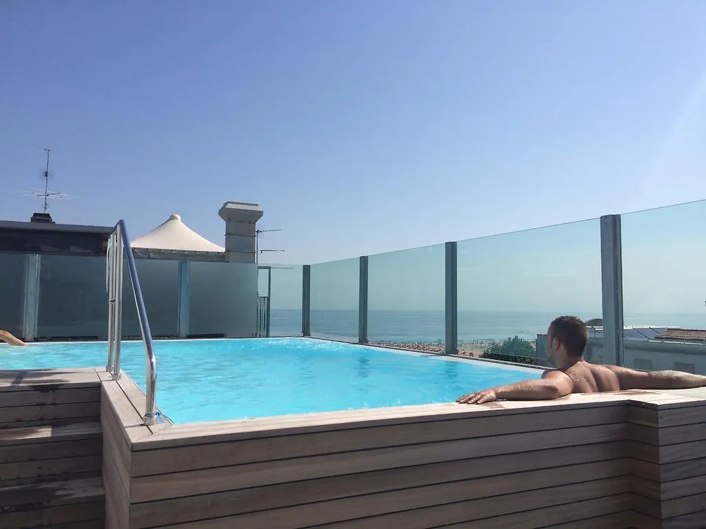 Hotel City ريميني